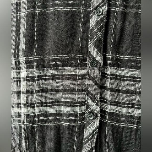 BEACHLUNCHLOUNGE Black & White Plaid Flannel Long Sleeve Button-Up Top Size L - Picture 7 of 8